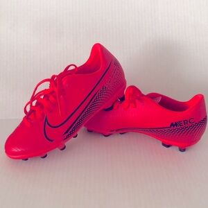 NIKE Boys/Girls Pink Soccer cleats Size 2.5Y Vapor 13 Club FG AT8161-606